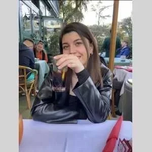 Eva, babysitter à Saint Denis en Val