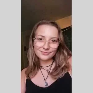 Angèle , babysitter à Tours