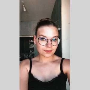 Célia, babysitter à Saint Beauzire