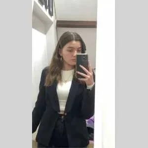 Caroline, babysitter à Le Houlme