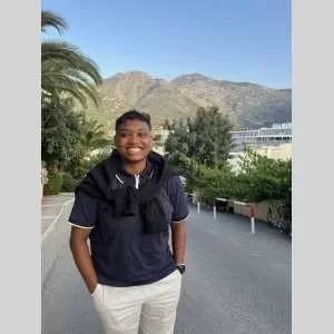 Inès , babysitter à Sainte Genevieve des Bois