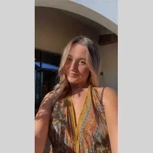 Melissa, babysitter à Saint Etienne de Tulmont