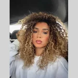 Dina, babysitter à Corbeil Essonnes