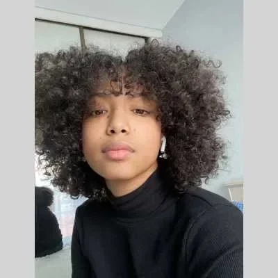 Léna , babysitter à Courbevoie