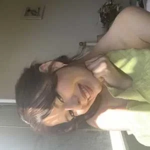 Lea , babysitter à Saint Mitre les Remparts