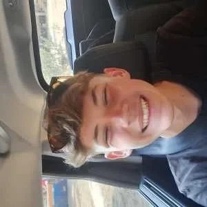 Adam, babysitter à La Croix Saint Ouen