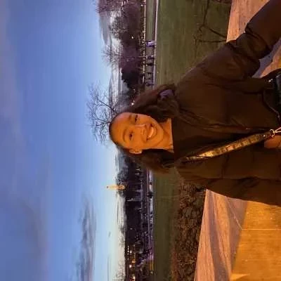 Séréna, babysitter à L Aigle