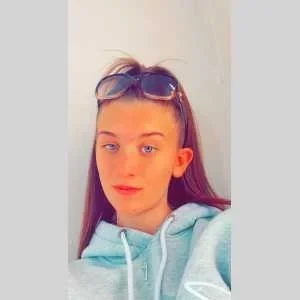 Sindy, babysitter à Enveitg