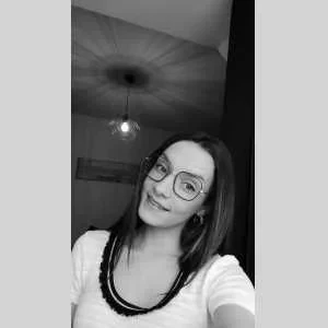 Laura, babysitter à Maen Roch