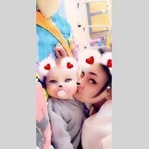 Lucrecia, babysitter à Le Passage