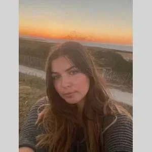 Louna, babysitter à Lanester