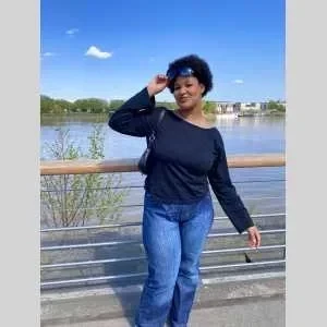 Oulimata , babysitter à Preignac