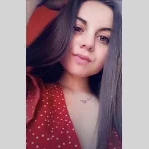 Noëmie , babysitter à Vair sur Loire