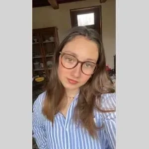 Manon, babysitter à Saint Romain de Colbosc