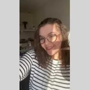 Léa, babysitter à Chateau l Eveque