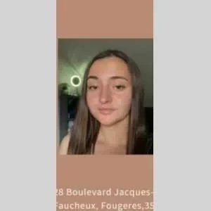 Léna , babysitter à Fougeres