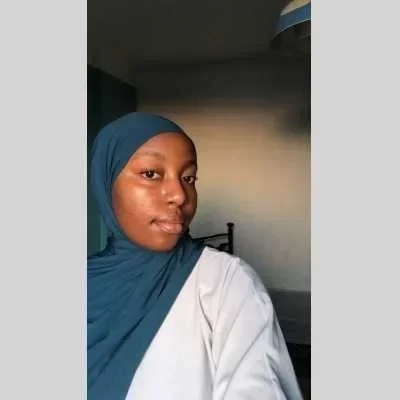 Asma, babysitter à Marseille