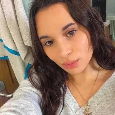 Emma, babysitter à Beaucaire