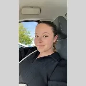 Pauline , babysitter à Bords