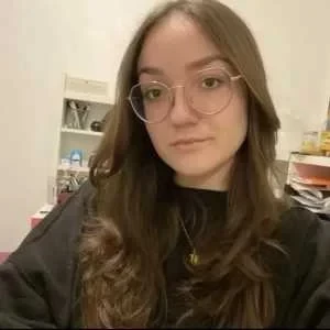 Eva, babysitter à Frepillon