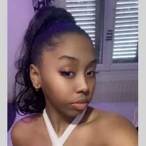 Maïna, babysitter à Rillieux la Pape