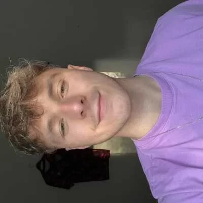 Julyan, babysitter à Le Teich