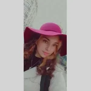 Florelle , babysitter à Yvre l Eveque