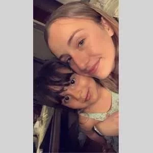 Elyne, babysitter à Erbree