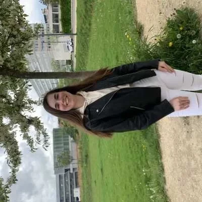 Stacy, babysitter à Nancy