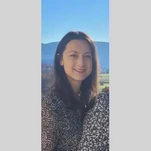 Celine, babysitter à Berre l Etang