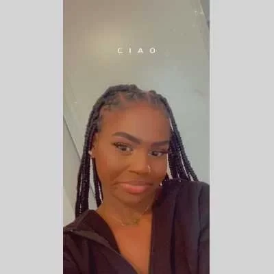 Djeinaba, babysitter à Jouy le Moutier