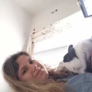 Alicia , babysitter à Blois