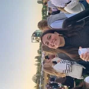 Emma, babysitter à Paris