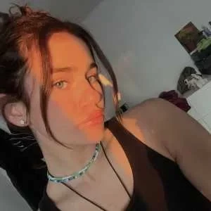 Clara , babysitter à Crecy la Chapelle