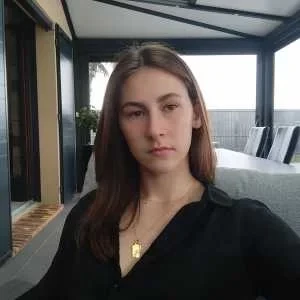 Clara , babysitter à La Chapelle Longueville