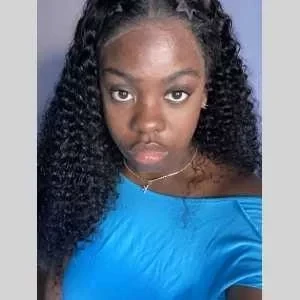 Amina , babysitter à Saint Herblain