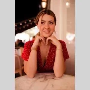 Coline, babysitter à Cap d Ail