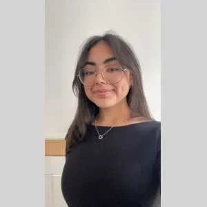 Manelle, babysitter à Mandres les Roses