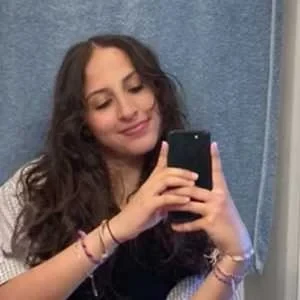 Lyna, babysitter à Geveze