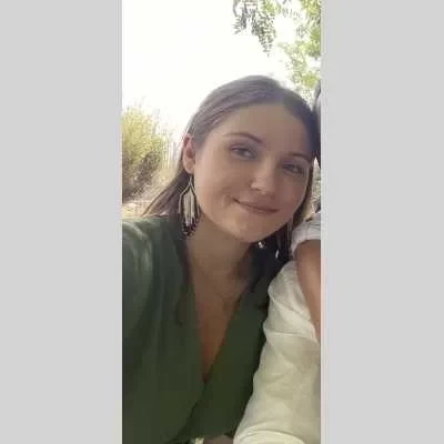 Anna, babysitter à Villeneuve les Maguelone