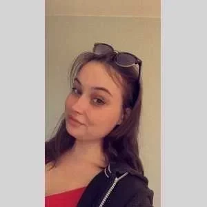 Tiffany , babysitter à Ambleville