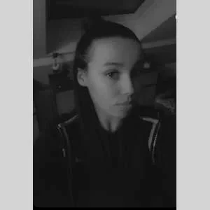 Malorie , babysitter à Les Touches