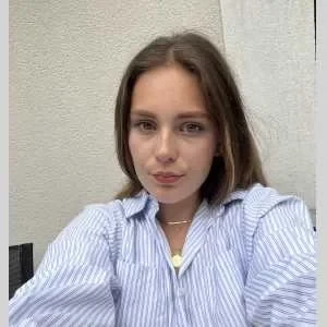 Flore, babysitter à Brunoy