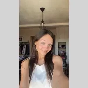 Manon , babysitter à Chablis