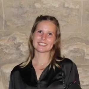 Clara, babysitter à Fourques