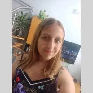 Julia, babysitter à Sannois