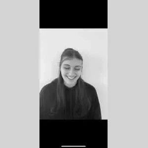 Chloé , babysitter à Royat