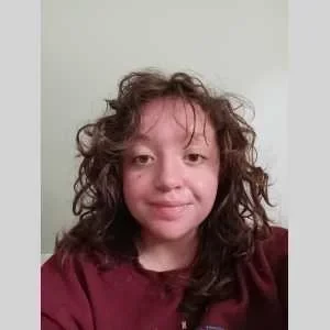 Iona, babysitter à Pontivy