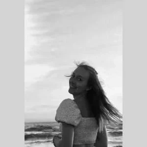 Esther, babysitter à Bain de Bretagne