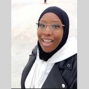 Youma , babysitter à Deuil la Barre